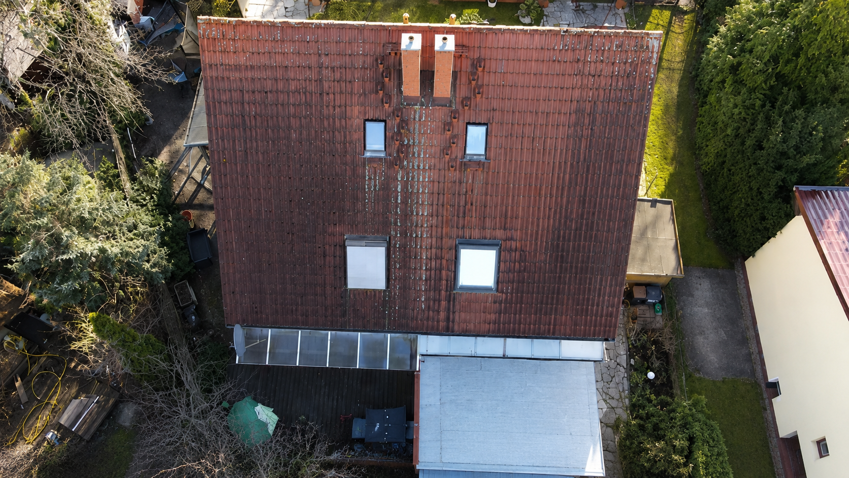 Dach vor der Reinigung